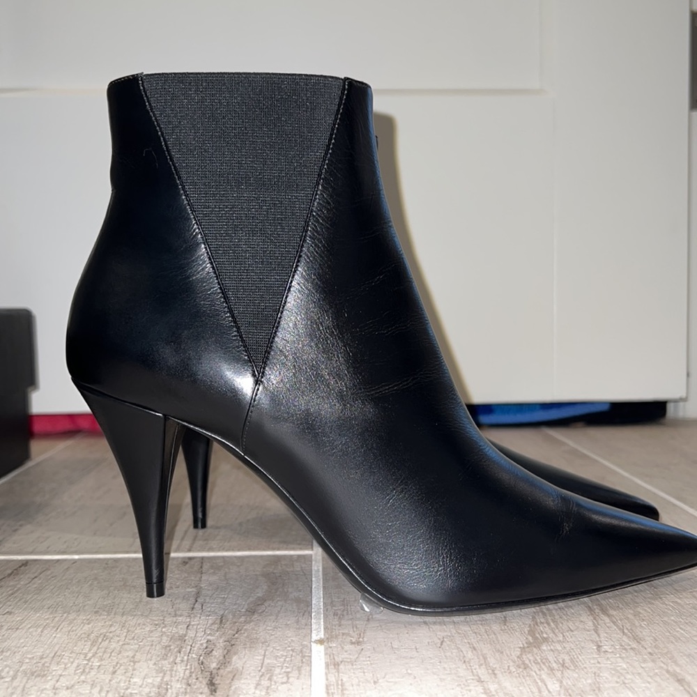 YSL BRAND NEW Black Chelsea heeled Boots Size 39